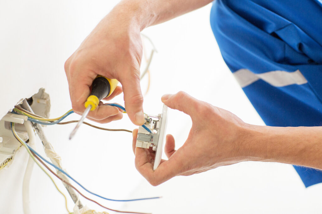 Expert Tips for Efficient Electrician Repair Services